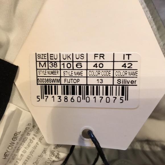 OW Intimates Scandinavia swimsuit top - Picture 8 of 9